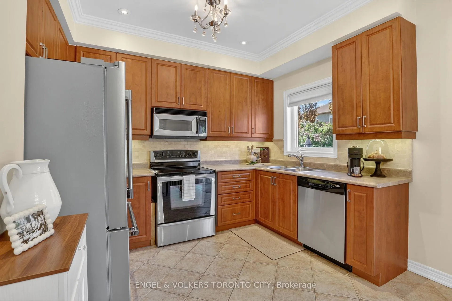 Photo 12 of 22 Ozner Crescent, Vaughan, Vellore Village — HOMEH