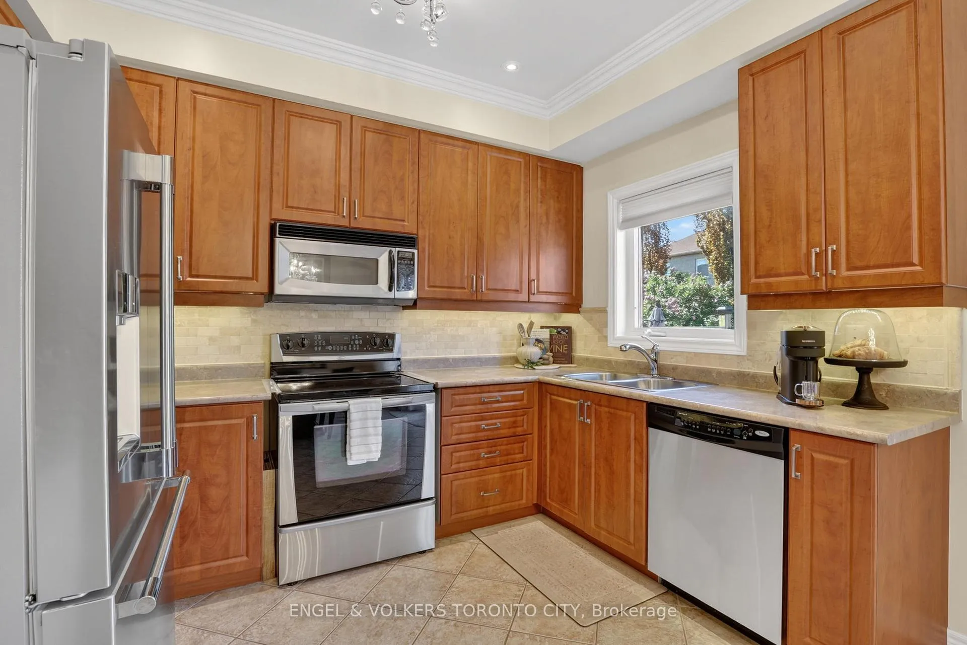 Photo 14 of 22 Ozner Crescent, Vaughan, Vellore Village — HOMEH