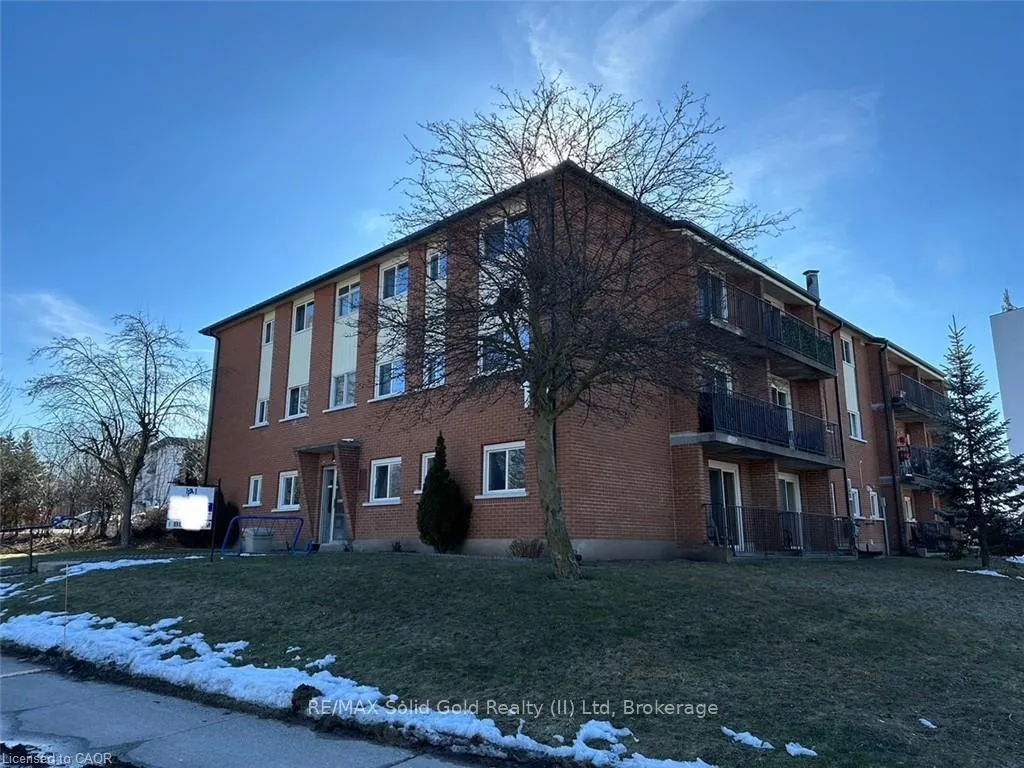Photo 1 of 15 Mowat Boulevard, Kitchener — HOMEH
