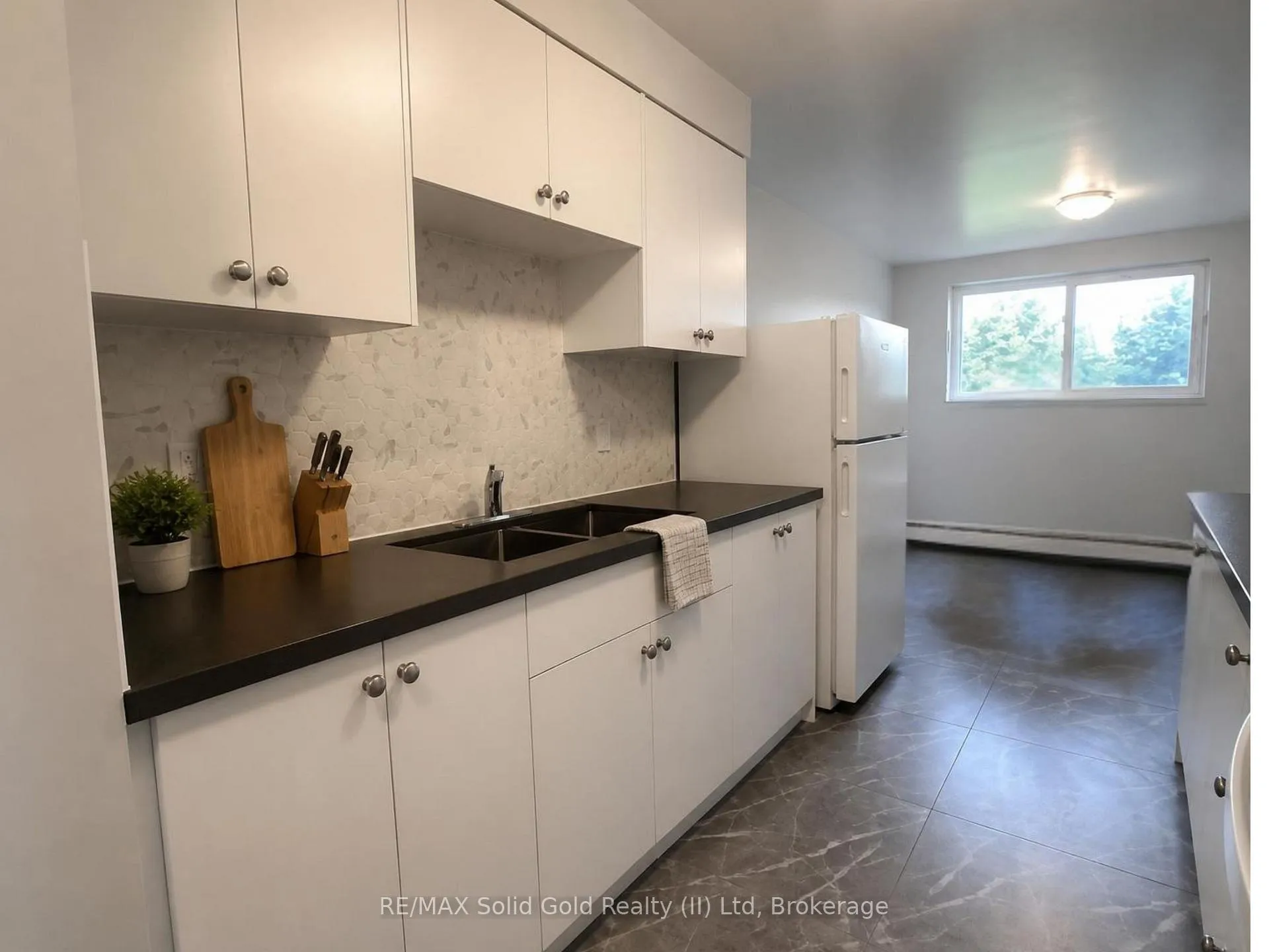 Photo 2 of 15 Mowat Boulevard, Kitchener — HOMEH