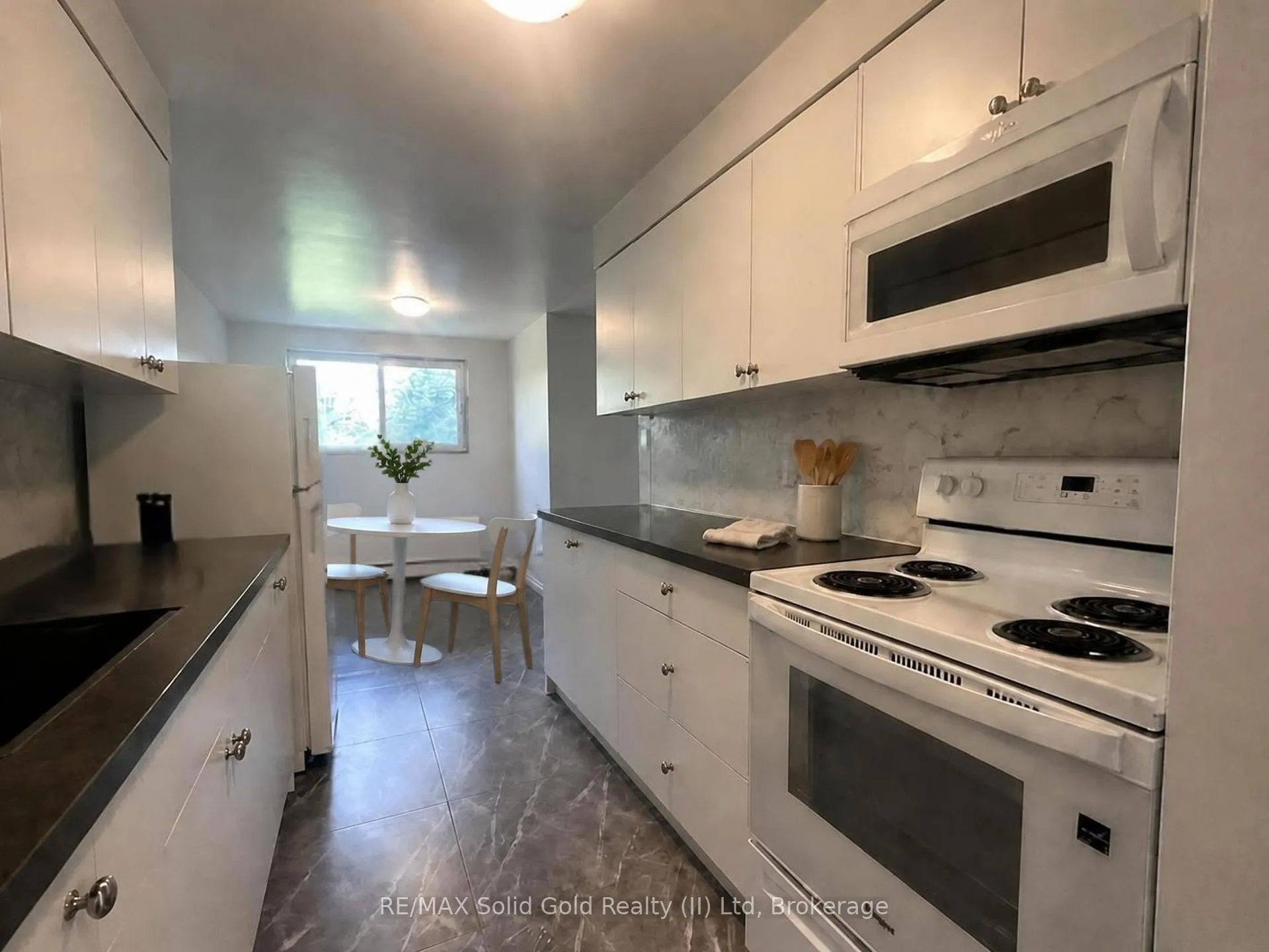 Photo 5 of 15 Mowat Boulevard, Kitchener — HOMEH