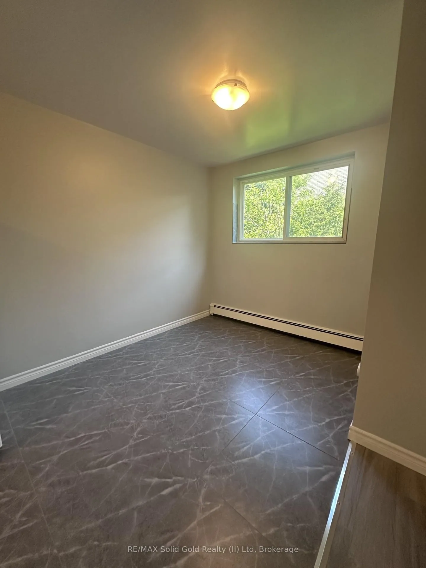 Photo 9 of 15 Mowat Boulevard, Kitchener — HOMEH