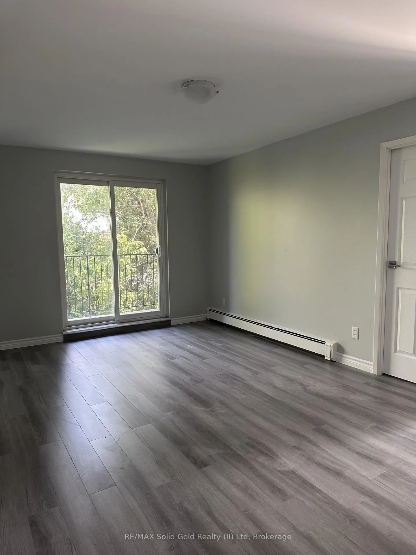 Photo 13 of 15 Mowat Boulevard, Kitchener — HOMEH