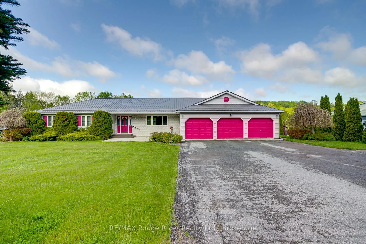 Photo of 3360 Burnham Street N