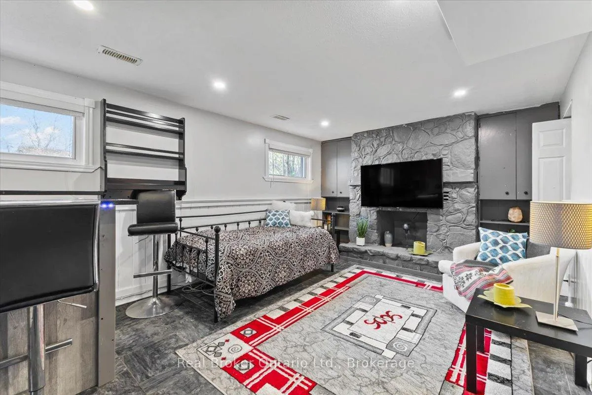 Photo 33 of 109 Miller Crescent, Minto — HOMEH