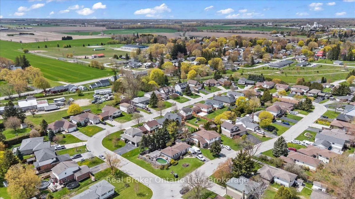 Photo 38 of 109 Miller Crescent, Minto — HOMEH