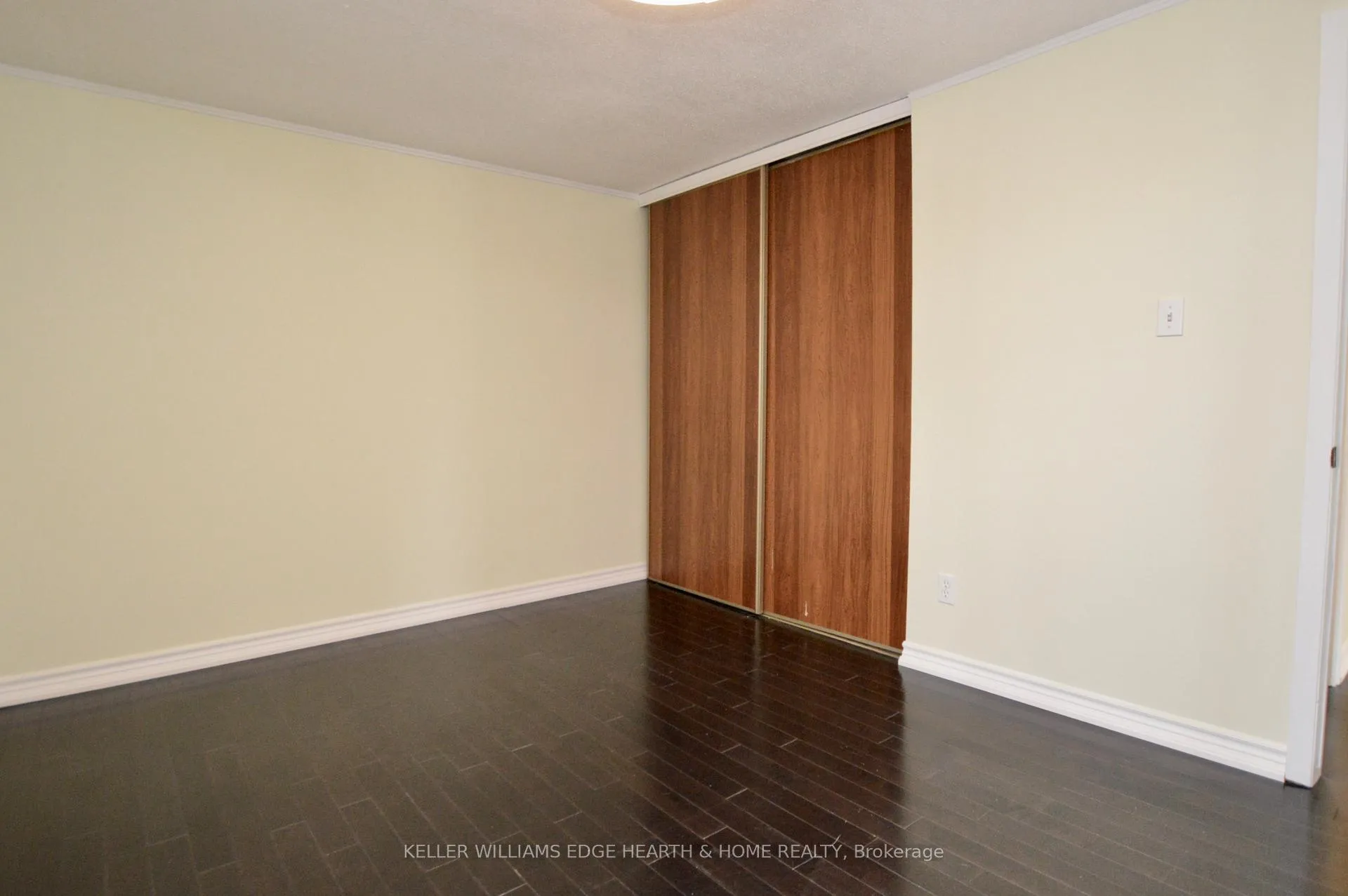 Photo 6 of Unit 2, 977 Francis Road, Burlington, LaSalle — HOMEH