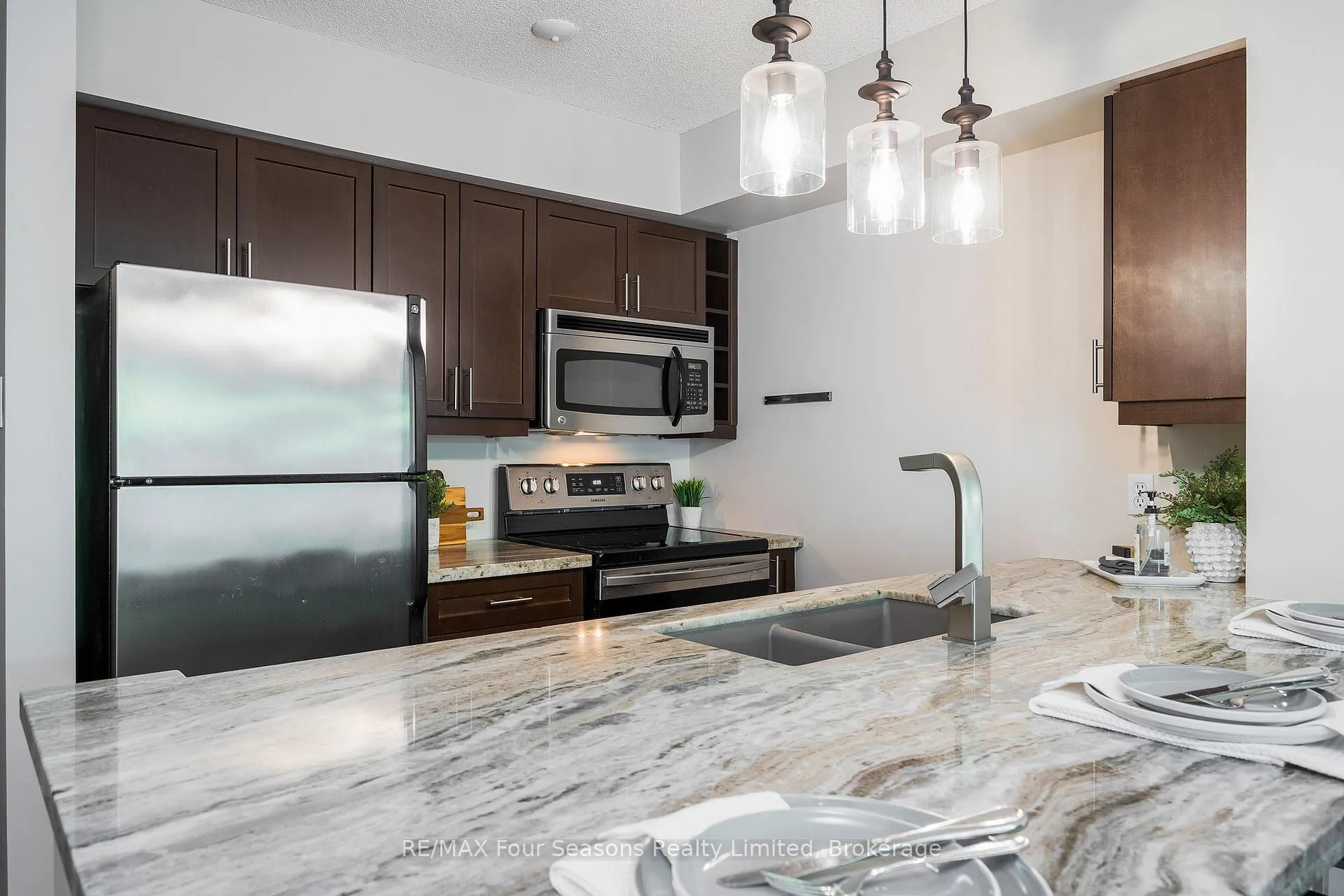Photo 14 of 373 Mariners Way, Collingwood — HOMEH