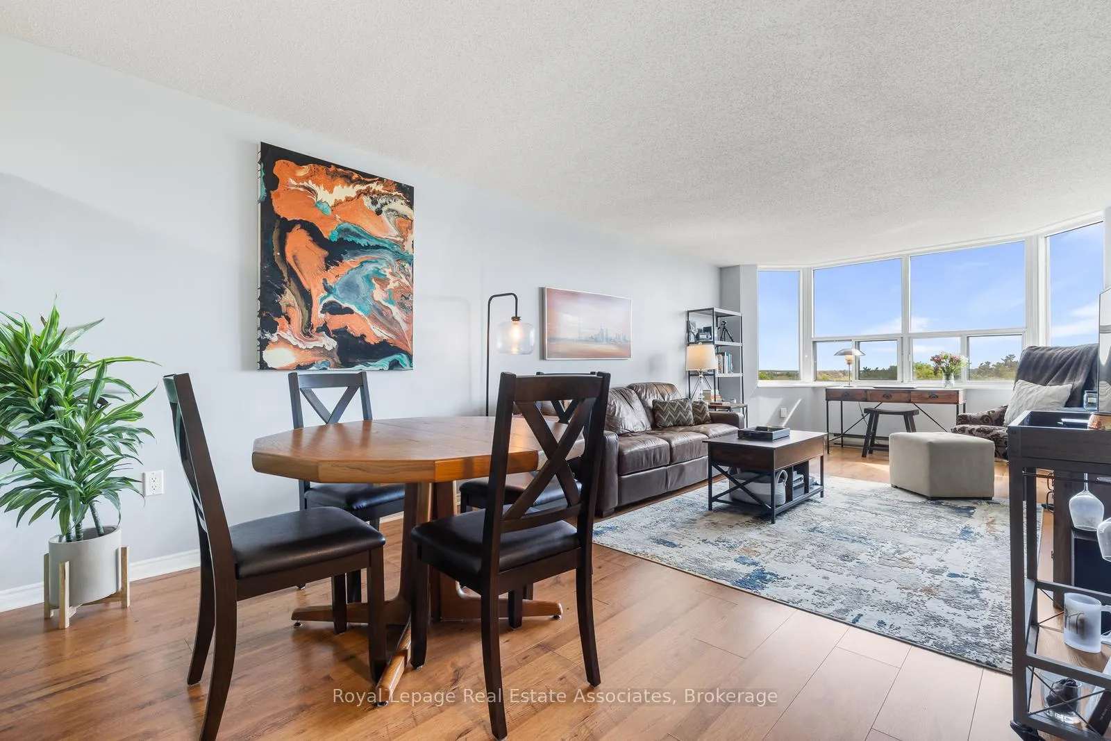 Photo 4 of Unit 1502, 55 Green Valley Drive, Kitchener, Pioneer Park — HOMEH