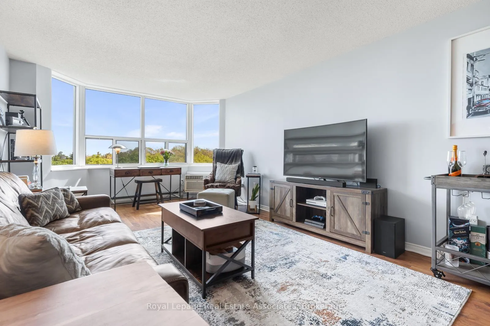 Photo 6 of Unit 1502, 55 Green Valley Drive, Kitchener, Pioneer Park — HOMEH