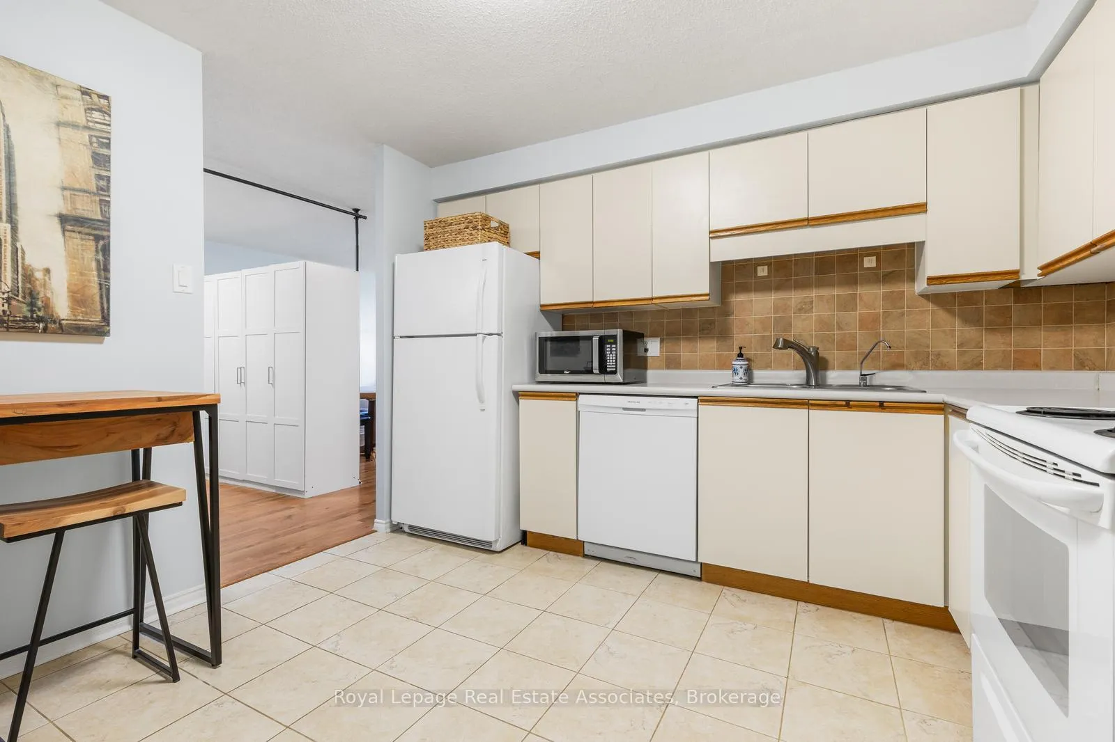 Photo 16 of Unit 1502, 55 Green Valley Drive, Kitchener, Pioneer Park — HOMEH