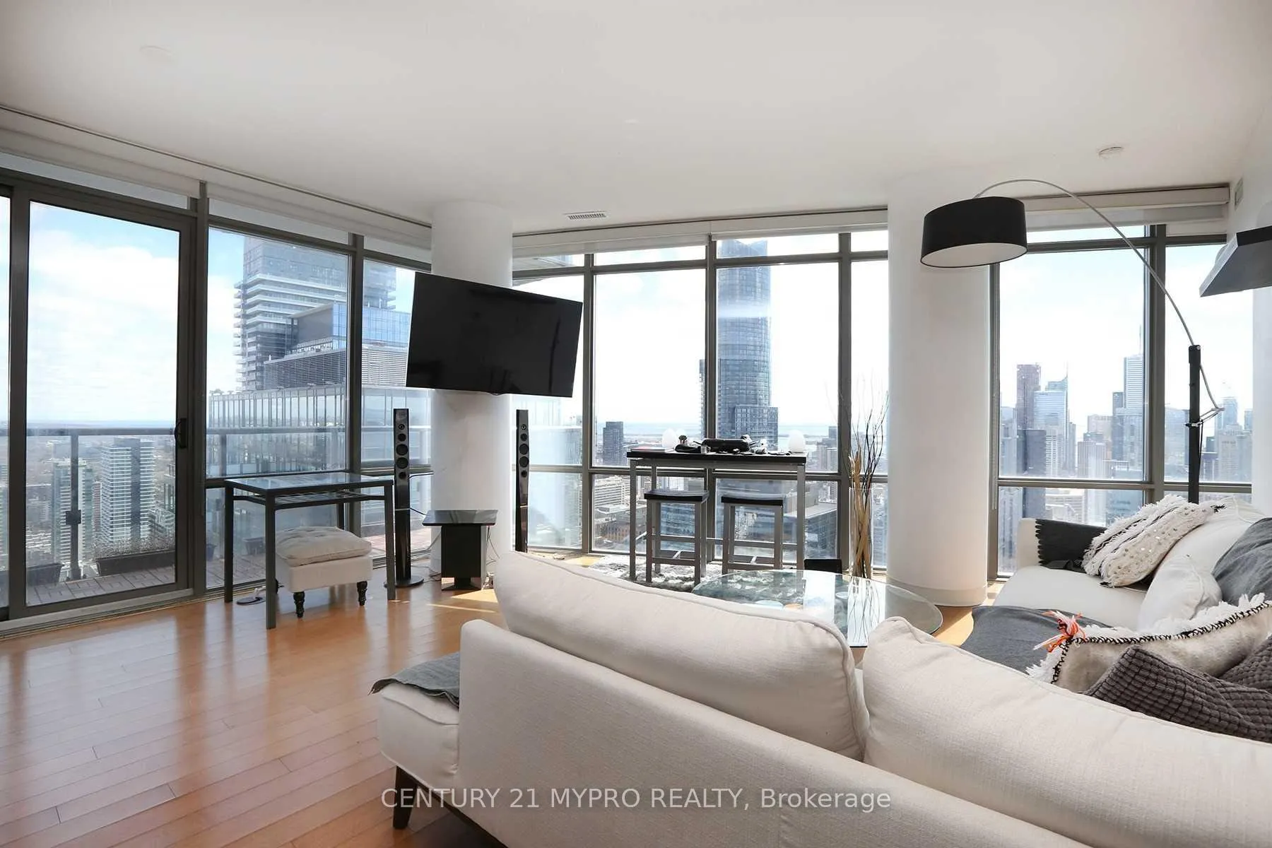Photo 1 of Unit 4508, 832 Bay Street, Toronto, Bay Street Corridor — HOMEH