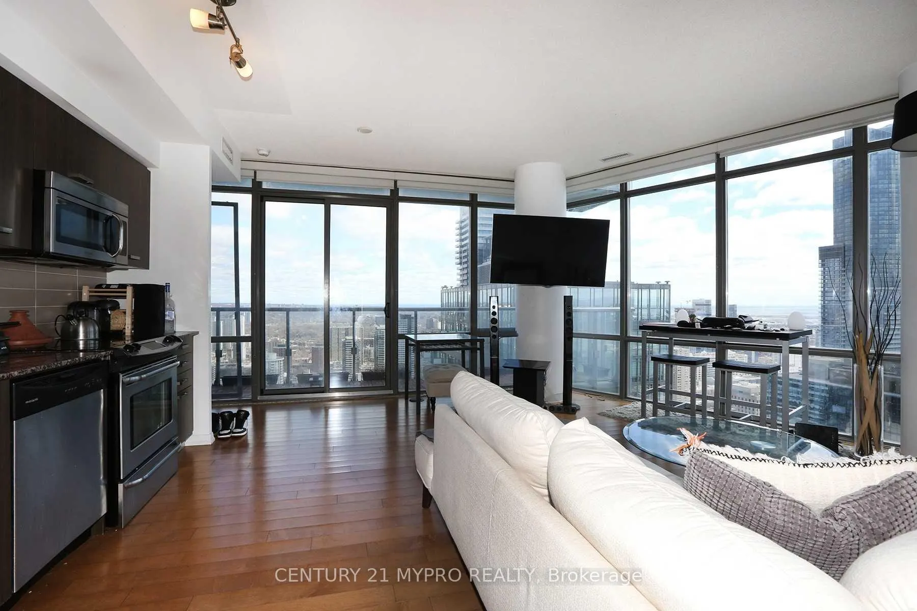 Photo 3 of Unit 4508, 832 Bay Street, Toronto, Bay Street Corridor — HOMEH