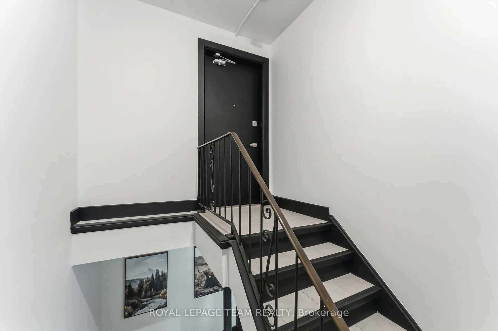 Photo 3 of Unit 2, 204 Donald Street, Ottawa, Overbrook/Castle Heights — HOMEH