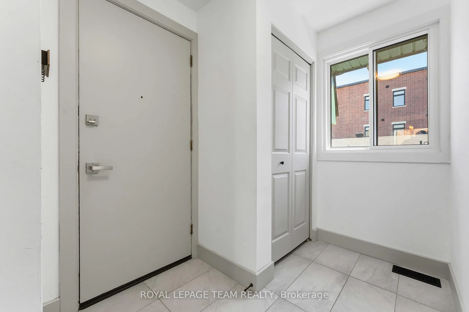 Photo 4 of Unit 2, 204 Donald Street, Ottawa, Overbrook/Castle Heights — HOMEH
