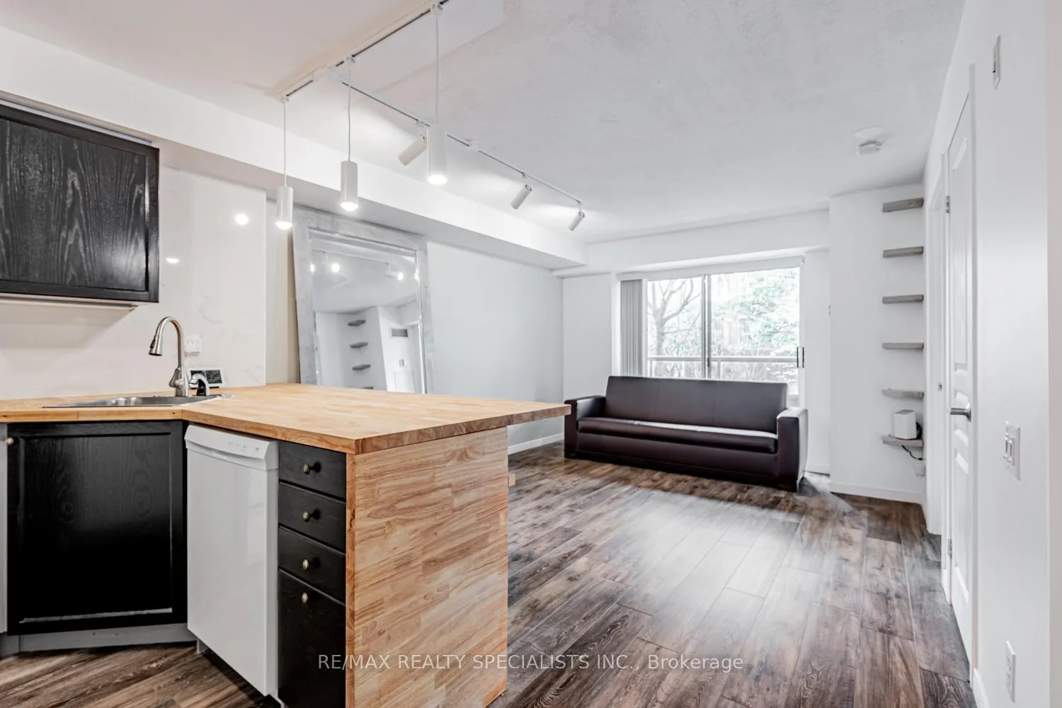 Photo 6 of Unit 208, 140 Bathurst Street, Toronto, Niagara — HOMEH