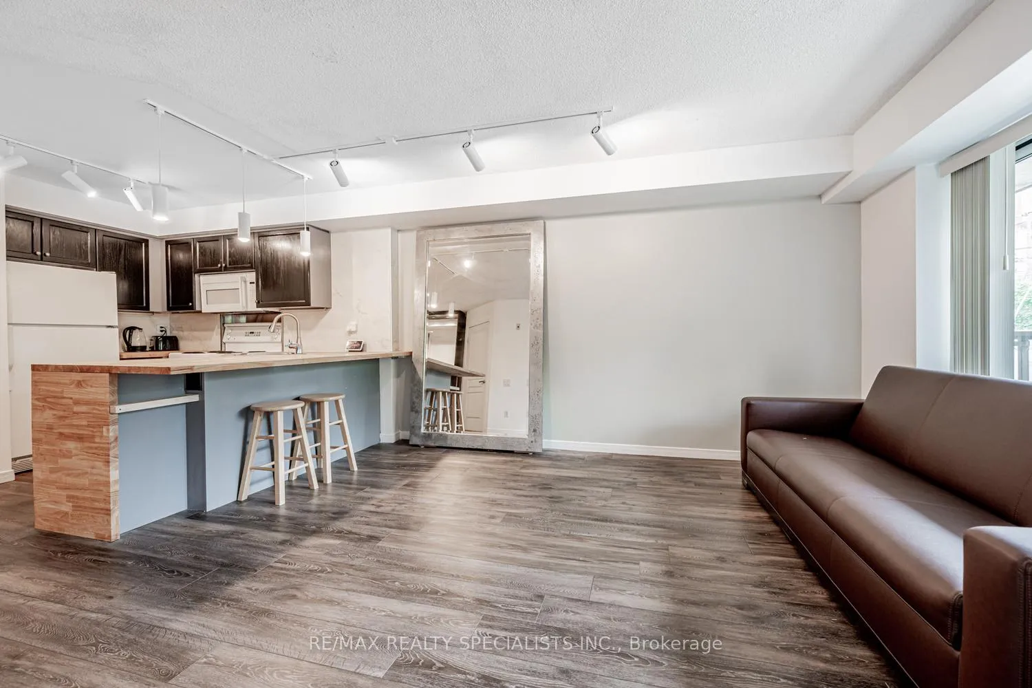 Photo 13 of Unit 208, 140 Bathurst Street, Toronto, Niagara — HOMEH