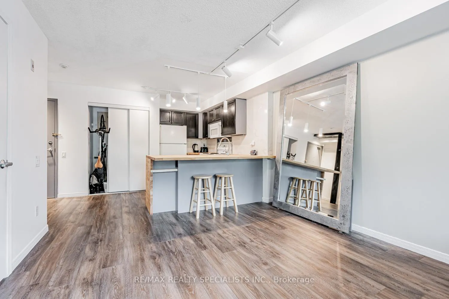 Photo 14 of Unit 208, 140 Bathurst Street, Toronto, Niagara — HOMEH