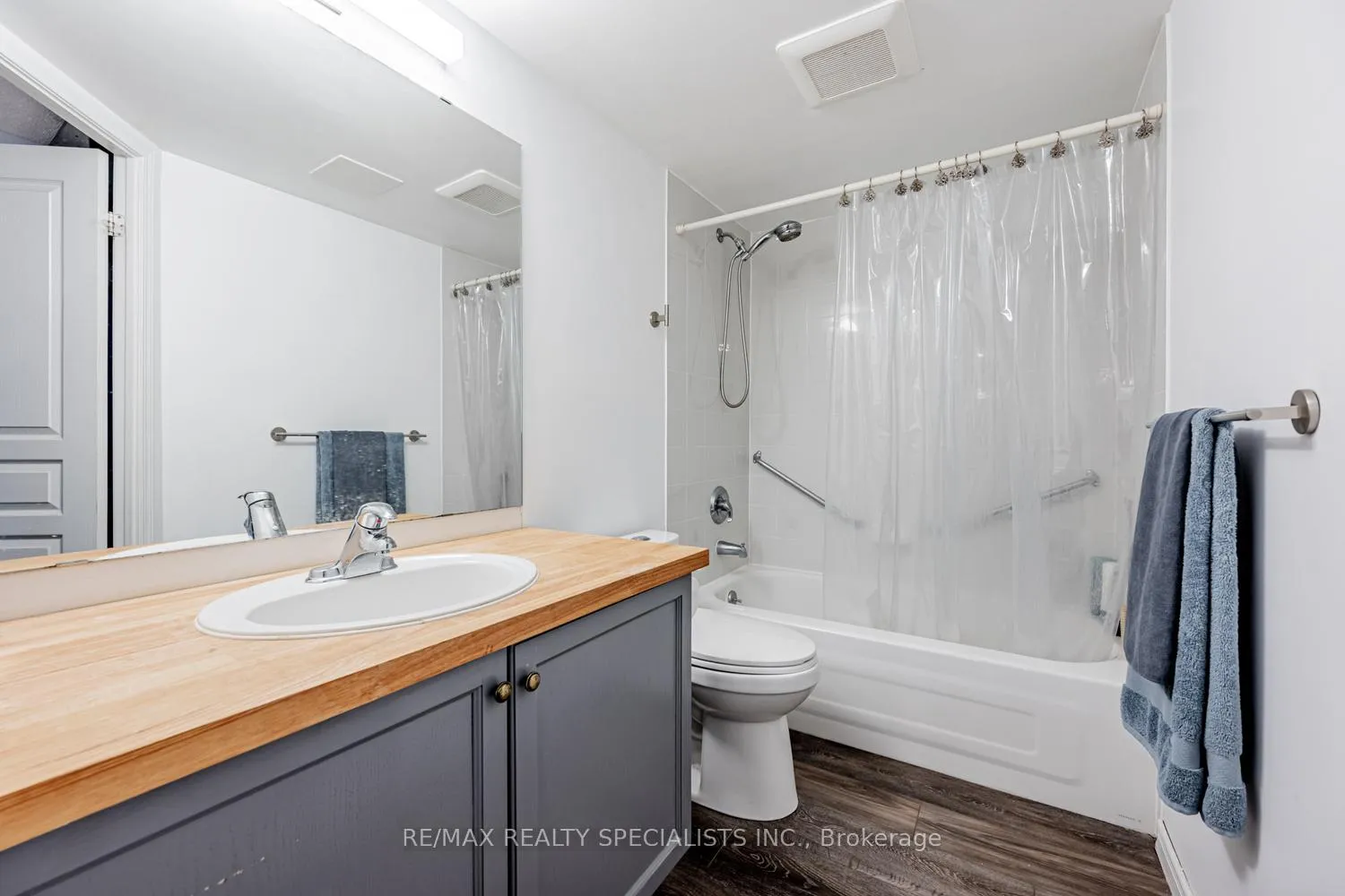 Photo 20 of Unit 208, 140 Bathurst Street, Toronto, Niagara — HOMEH