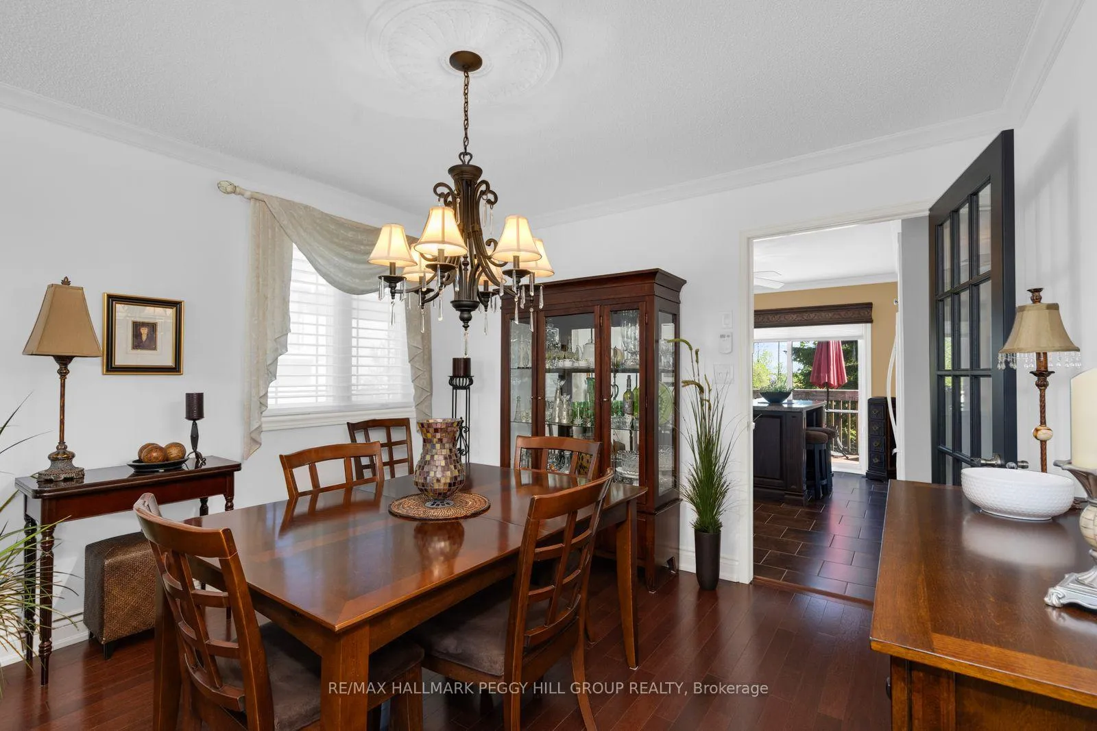 Photo 4 of 35 Golden Eagle Way, Barrie, Little Lake — HOMEH