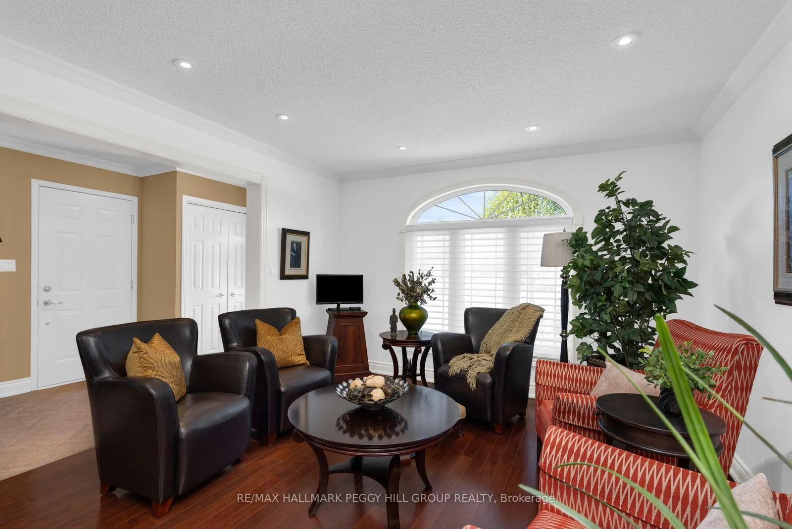 Photo 6 of 35 Golden Eagle Way, Barrie, Little Lake — HOMEH