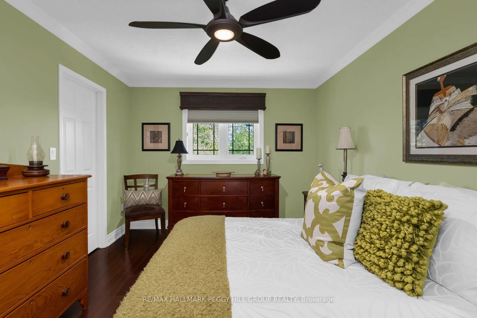 Photo 7 of 35 Golden Eagle Way, Barrie, Little Lake — HOMEH