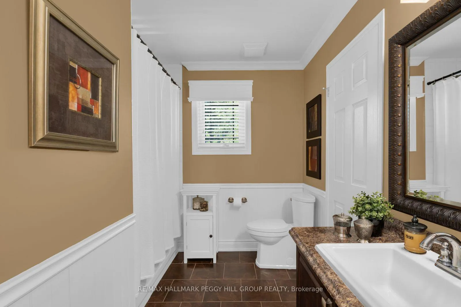 Photo 9 of 35 Golden Eagle Way, Barrie, Little Lake — HOMEH