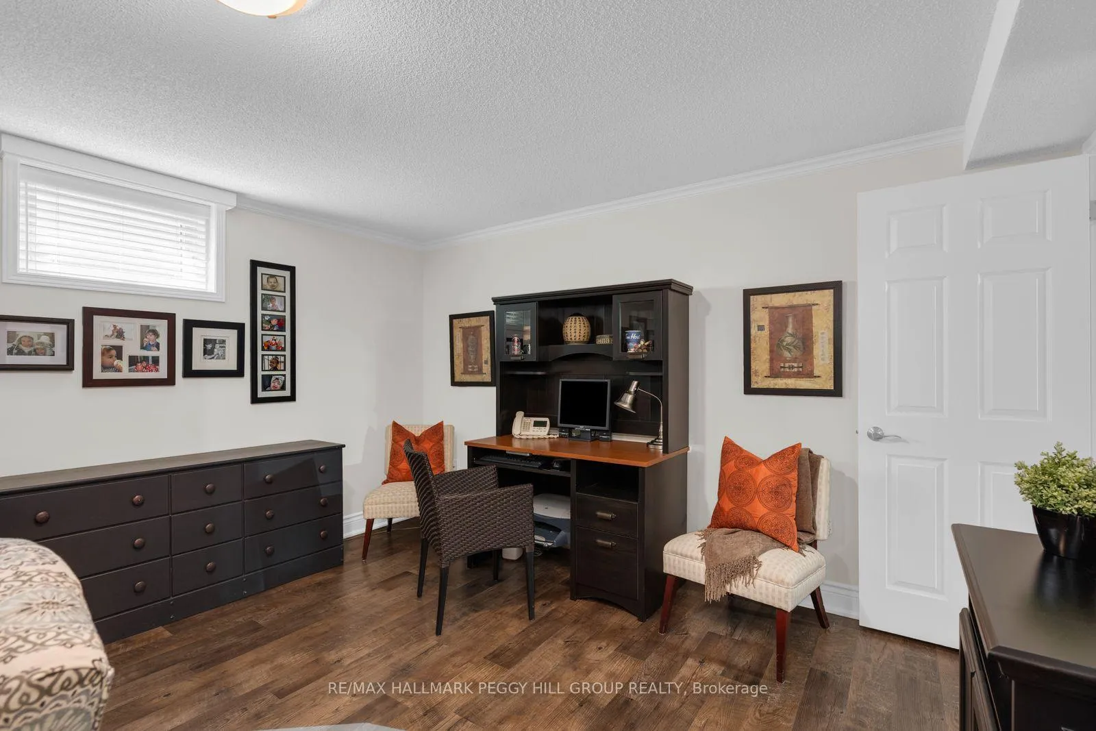Photo 11 of 35 Golden Eagle Way, Barrie, Little Lake — HOMEH