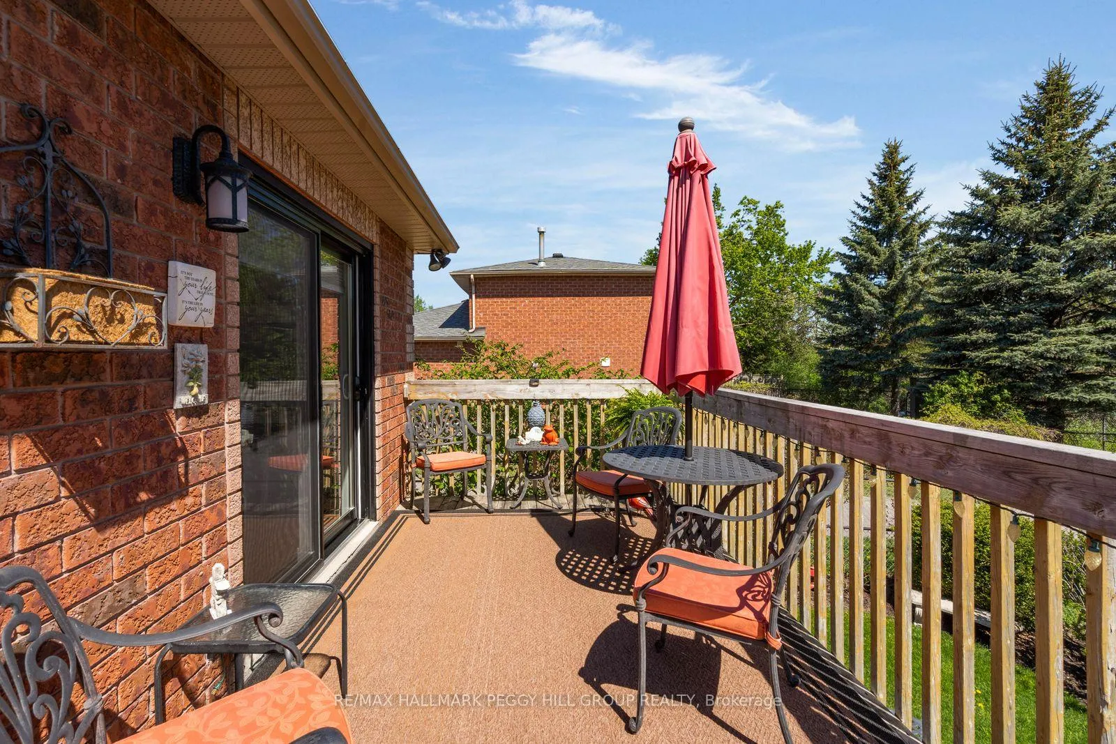 Photo 14 of 35 Golden Eagle Way, Barrie, Little Lake — HOMEH