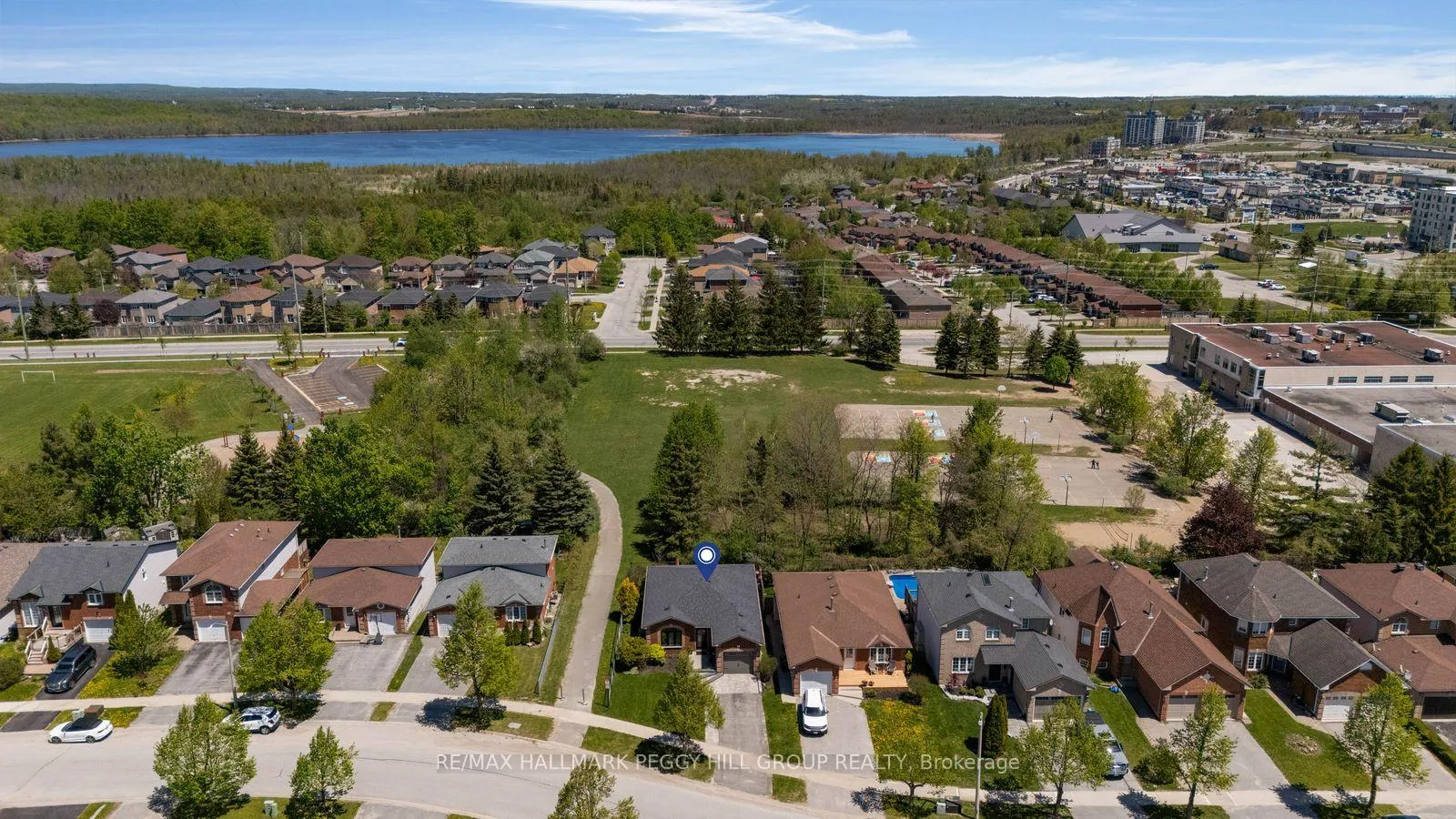 Photo 18 of 35 Golden Eagle Way, Barrie, Little Lake — HOMEH