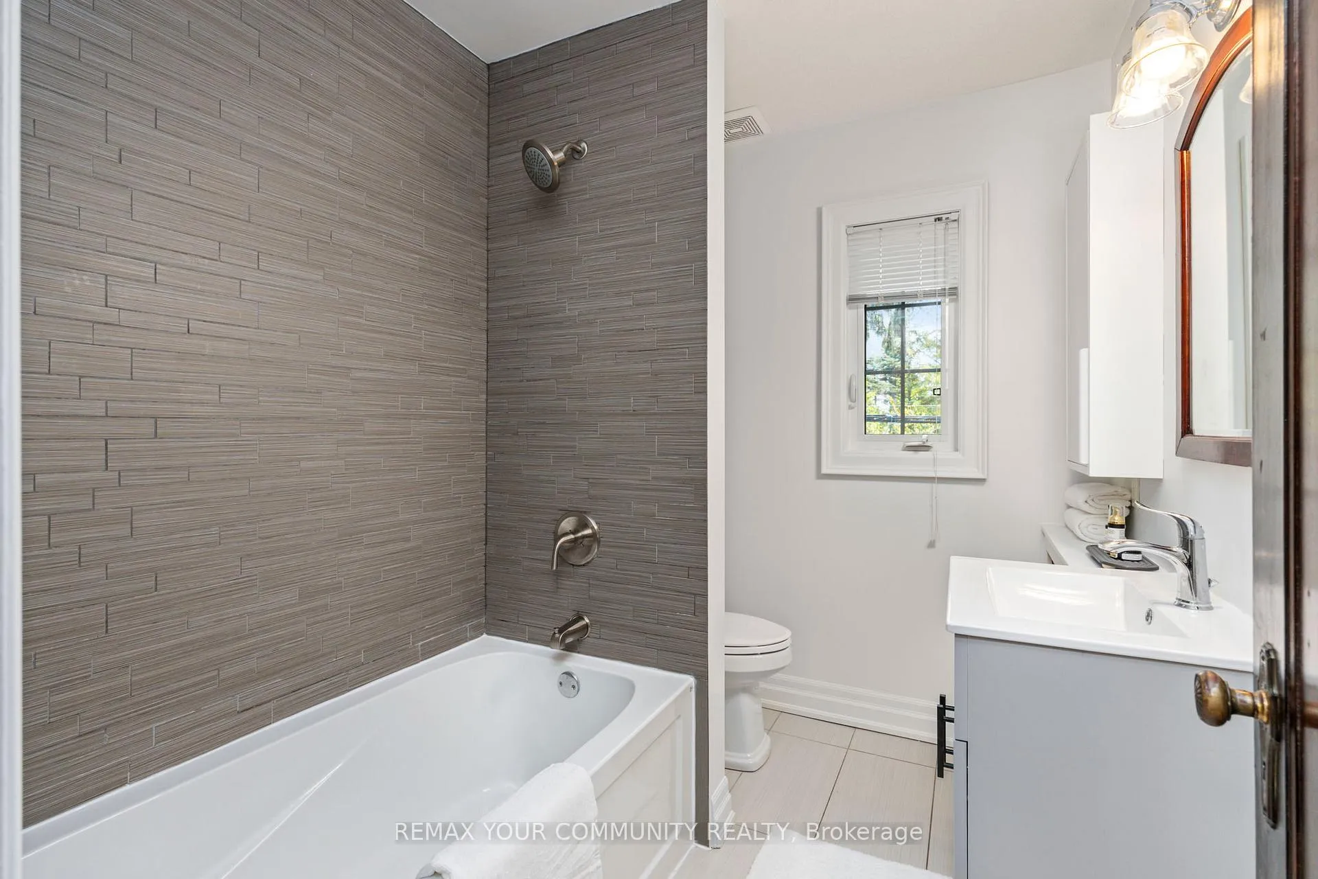 Photo 21 of 236 Ellis Avenue, Toronto, High Park-Swansea — HOMEH