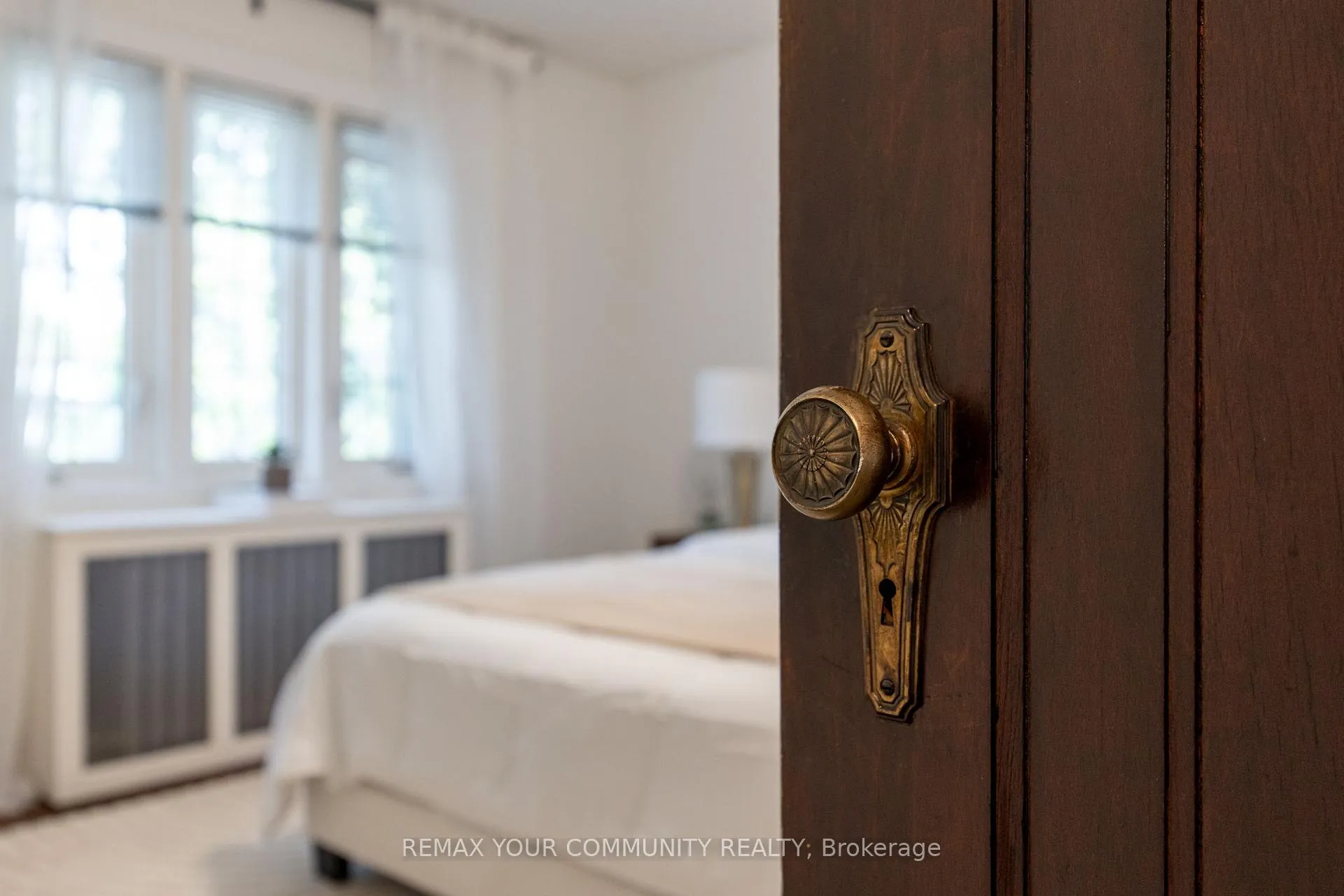 Photo 26 of 236 Ellis Avenue, Toronto, High Park-Swansea — HOMEH