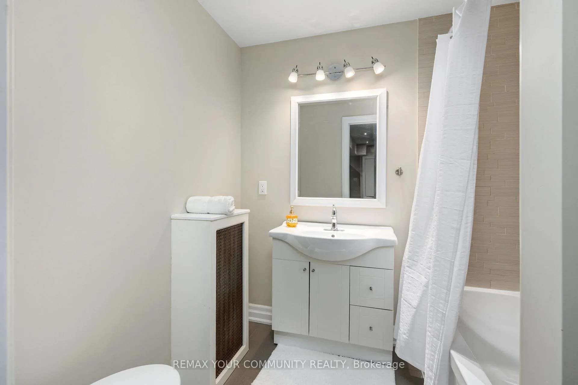 Photo 32 of 236 Ellis Avenue, Toronto, High Park-Swansea — HOMEH