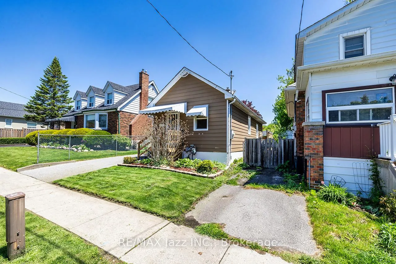 Photo 3 of 69 Westmount Street, Oshawa, Vanier — HOMEH