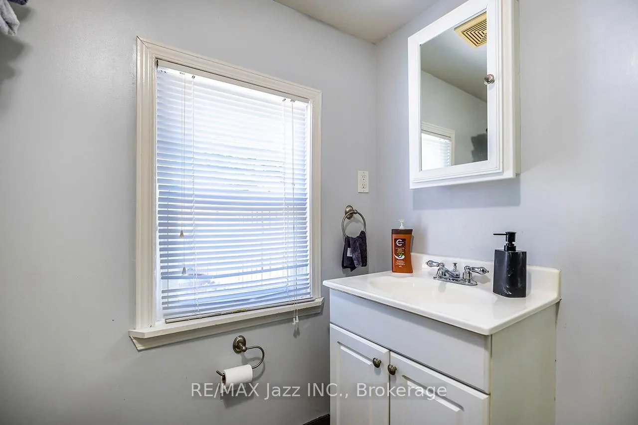 Photo 13 of 69 Westmount Street, Oshawa, Vanier — HOMEH