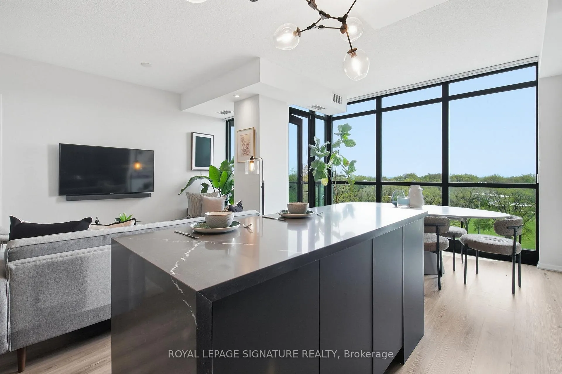 Photo 9 of Unit 705, 215 Fort York Boulevard, Toronto, Niagara — HOMEH