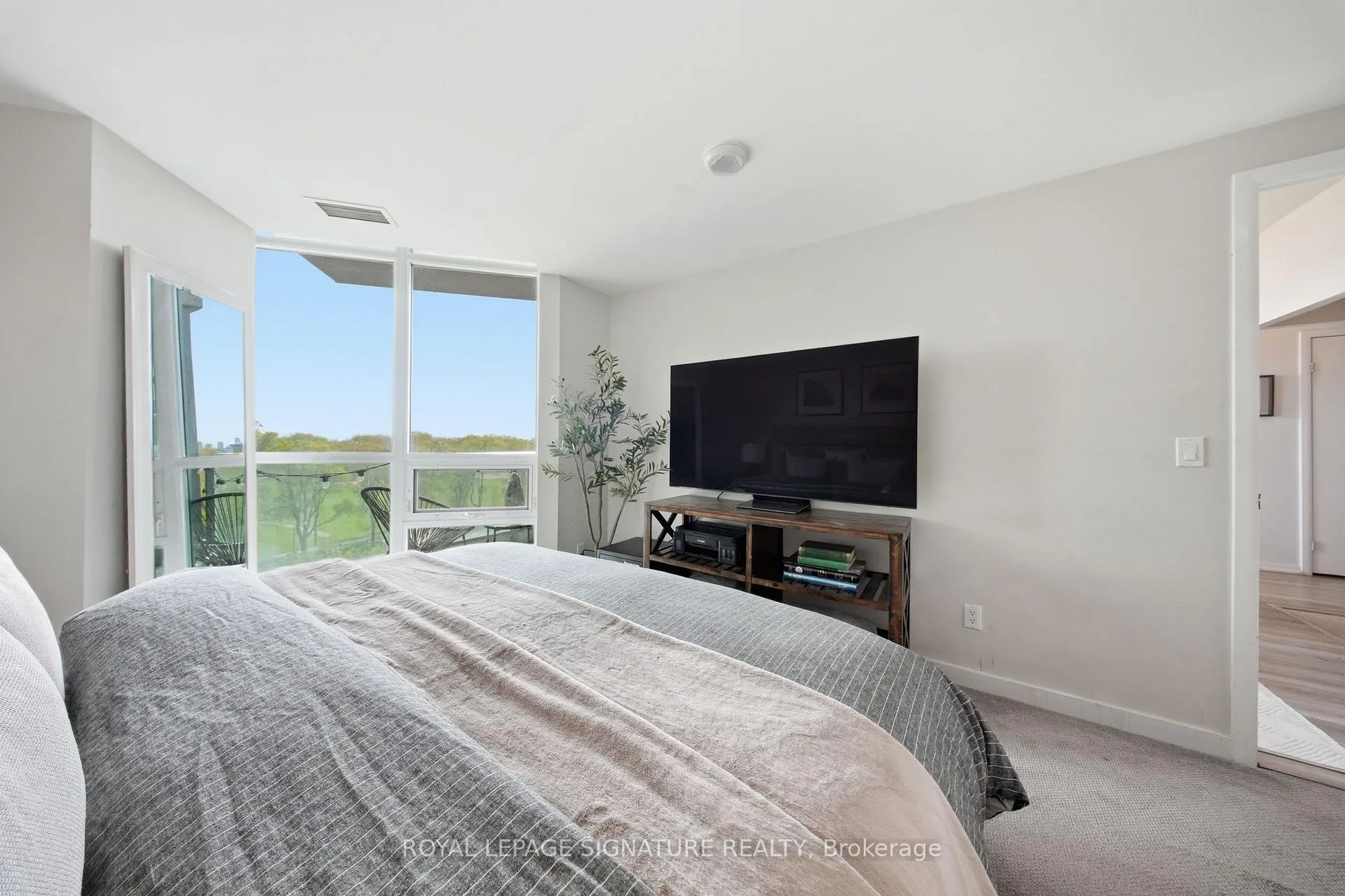 Photo 19 of Unit 705, 215 Fort York Boulevard, Toronto, Niagara — HOMEH
