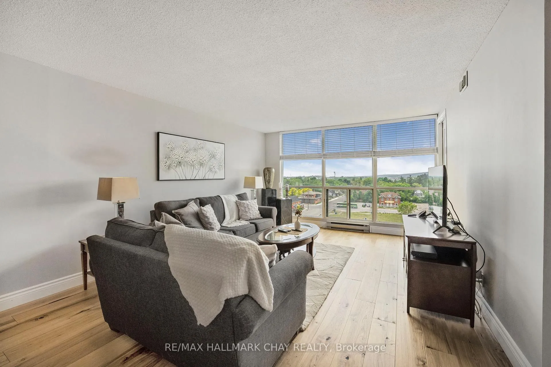Photo 10 of Unit 610, 65 Ellen Street, Barrie, Lakeshore — HOMEH