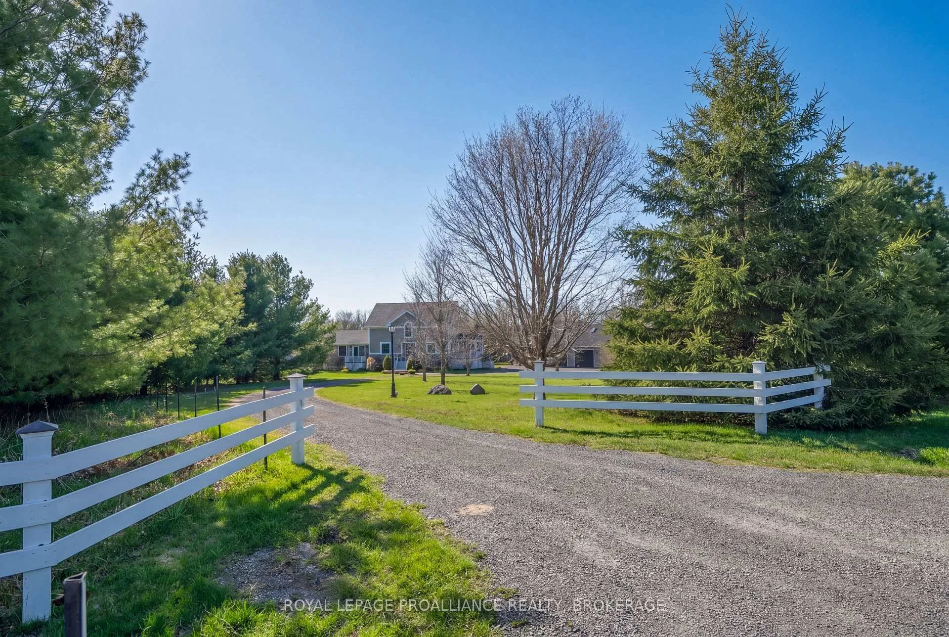 Photo 3 of 2489 Quabbin Road, Kingston, City North of 401 — HOMEH