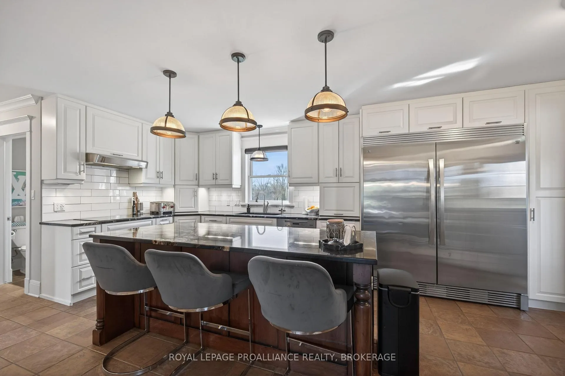 Photo 7 of 2489 Quabbin Road, Kingston, City North of 401 — HOMEH