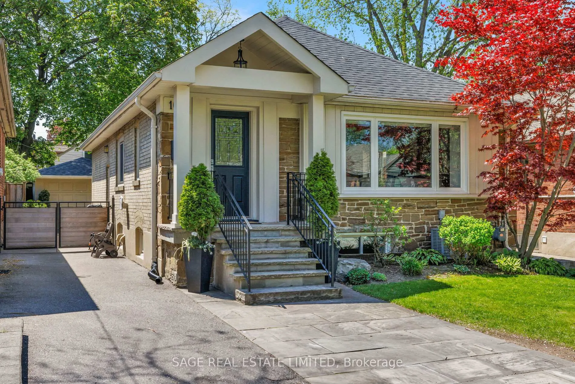 Photo 2 of 102 Humbervale Boulevard, Etobicoke, Stonegate-Queensway — HOMEH