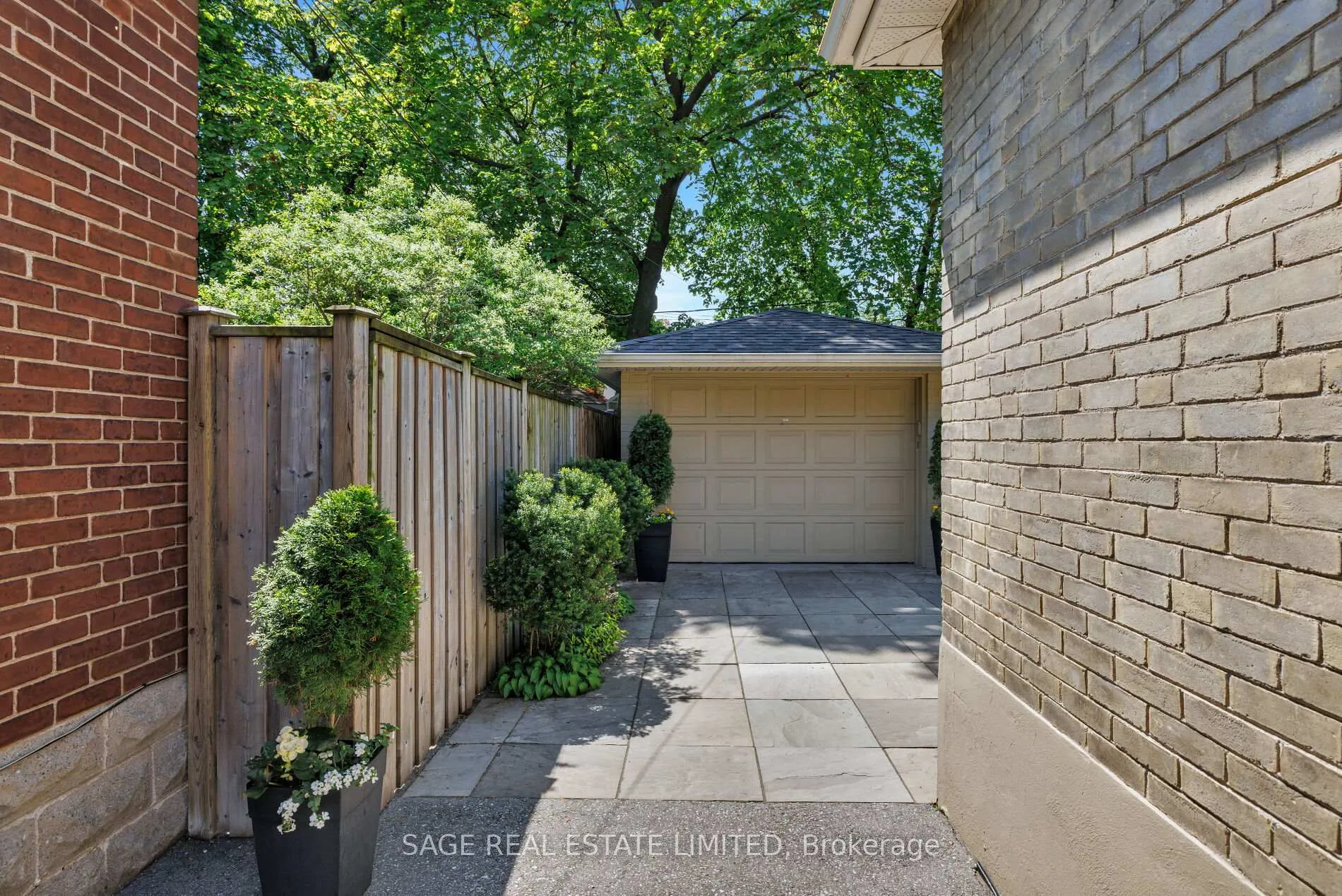 Photo 26 of 102 Humbervale Boulevard, Etobicoke, Stonegate-Queensway — HOMEH