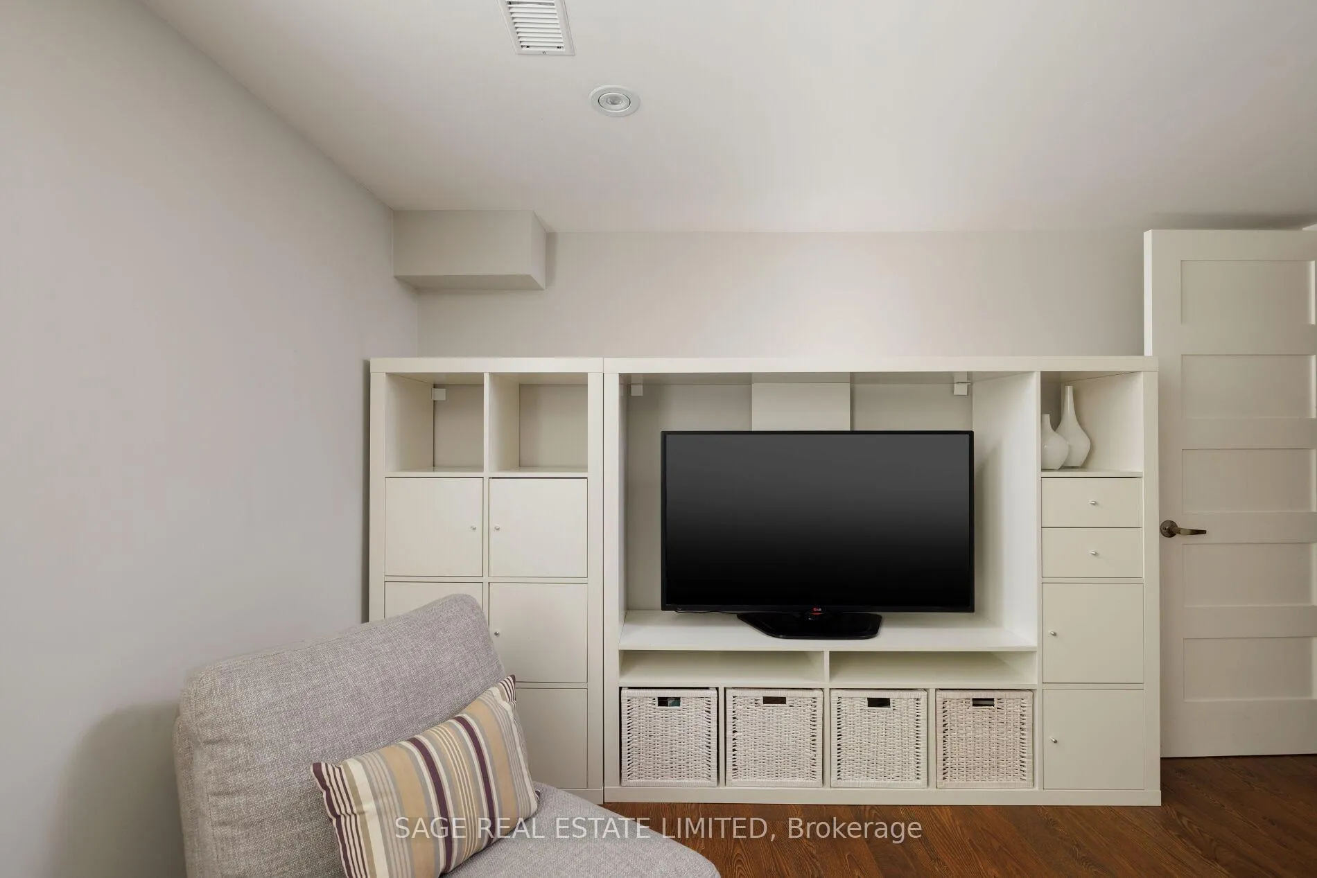 Photo 37 of 102 Humbervale Boulevard, Etobicoke, Stonegate-Queensway — HOMEH
