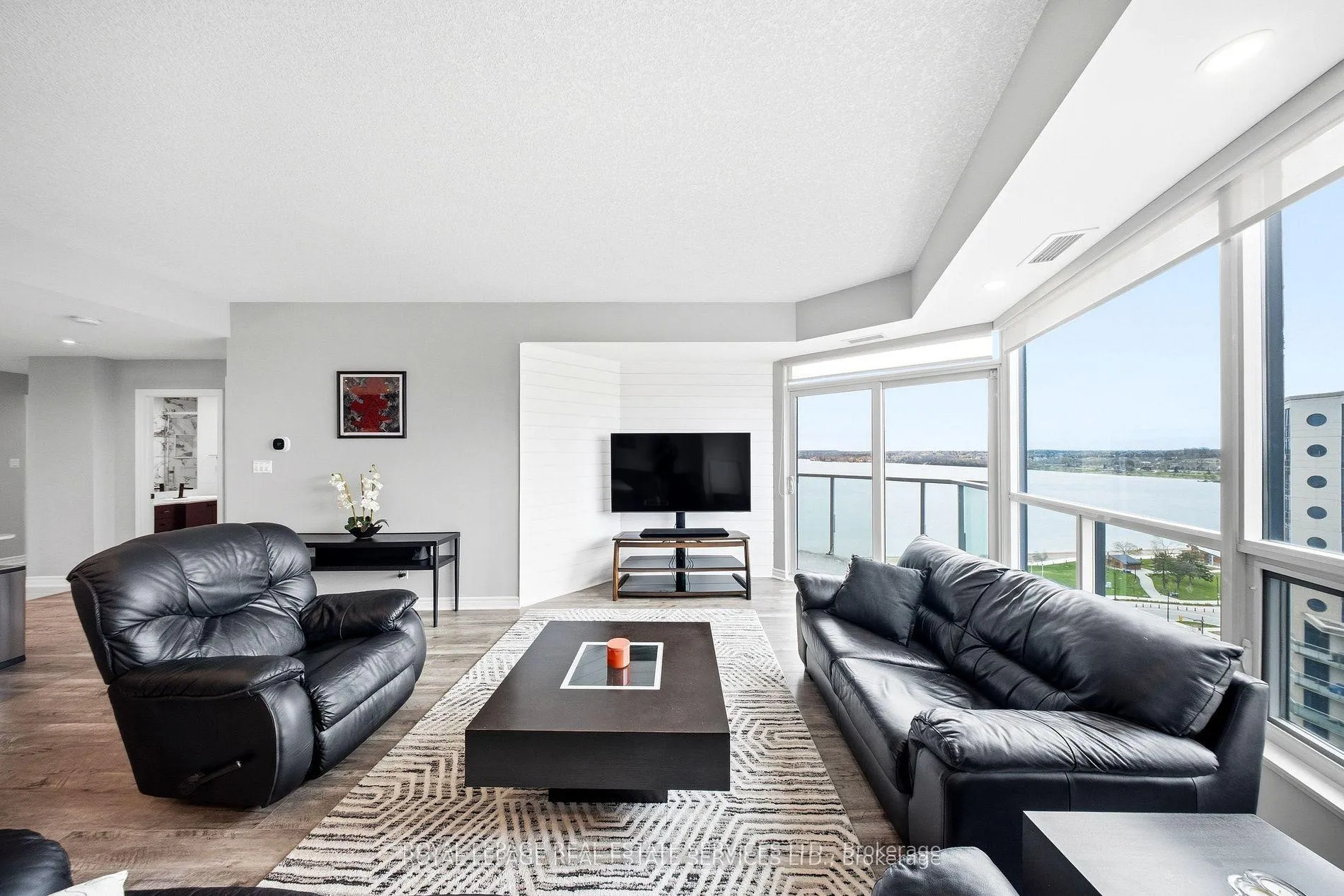 Photo 13 of Unit 1509, 33 Ellen Street, Barrie, City Centre — HOMEH