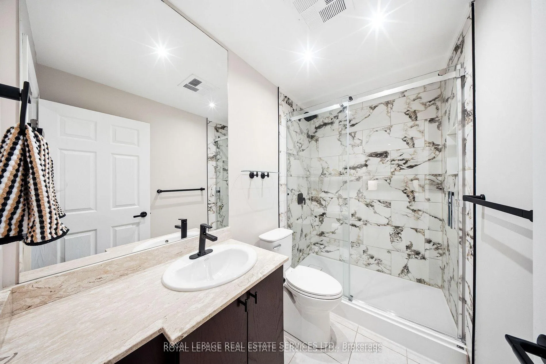 Photo 17 of Unit 1509, 33 Ellen Street, Barrie, City Centre — HOMEH