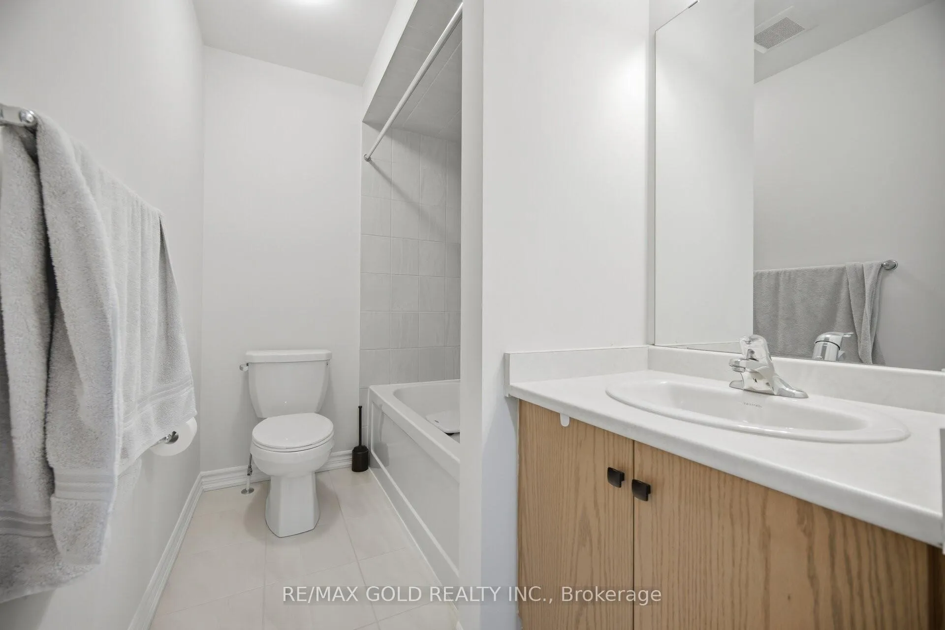 Photo 16 of 13 Lavinia Road, Brampton, Bram East — HOMEH
