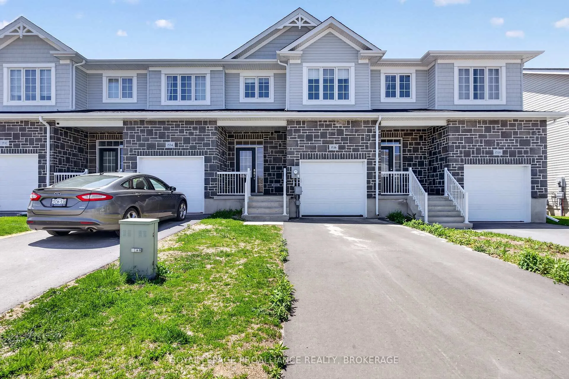 Photo 1 of 1536 Scarlet Street, Kingston, Kingston East (Incl Barret Crt) — HOMEH
