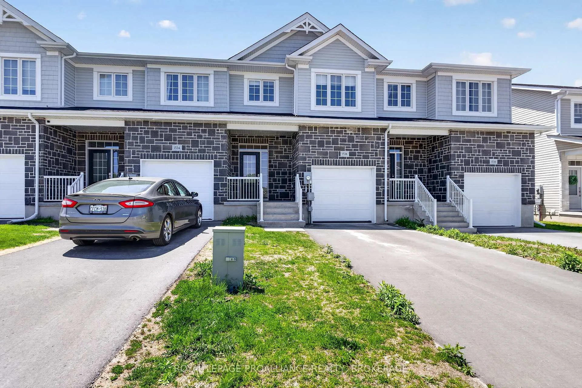 Photo 2 of 1536 Scarlet Street, Kingston, Kingston East (Incl Barret Crt) — HOMEH
