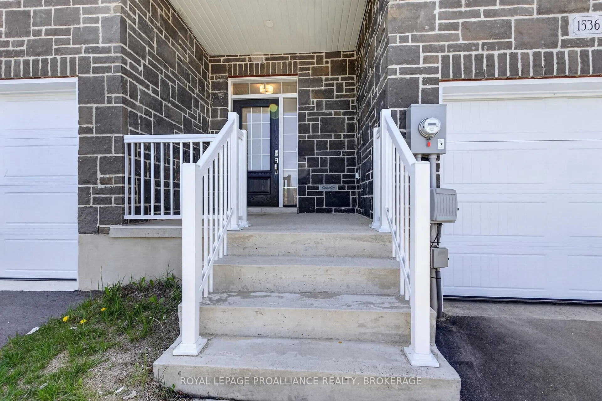 Photo 3 of 1536 Scarlet Street, Kingston, Kingston East (Incl Barret Crt) — HOMEH