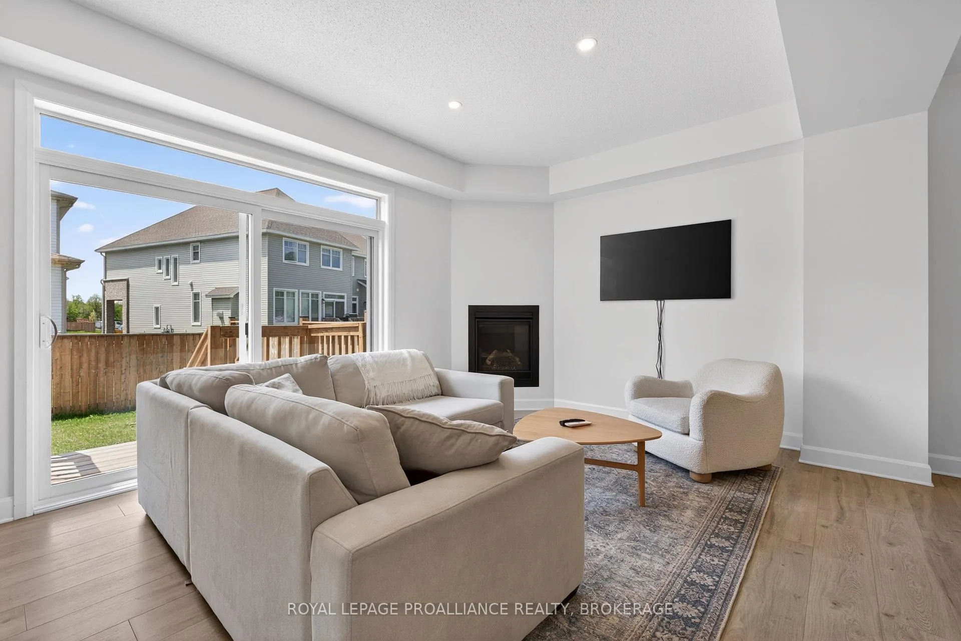 Photo 5 of 1536 Scarlet Street, Kingston, Kingston East (Incl Barret Crt) — HOMEH